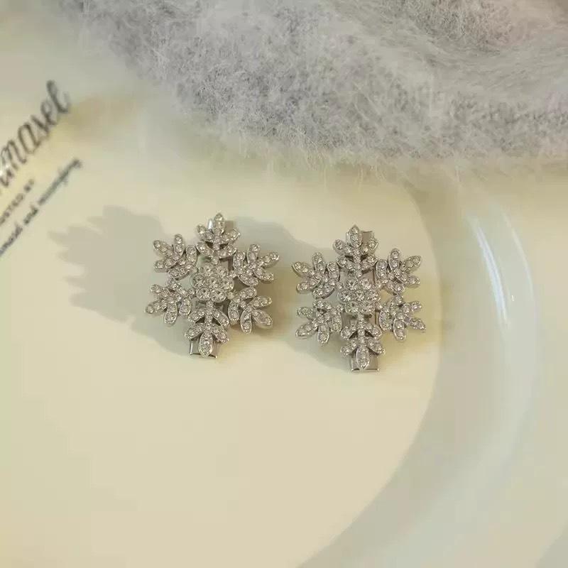 Cyrstal Snowflake Pearl Hair Clip Winter Girls Small Sweet Bobby Pins Women Fashion Retro Flower Hairside Headwear Accessories Hair Jewelry - الصورة 2